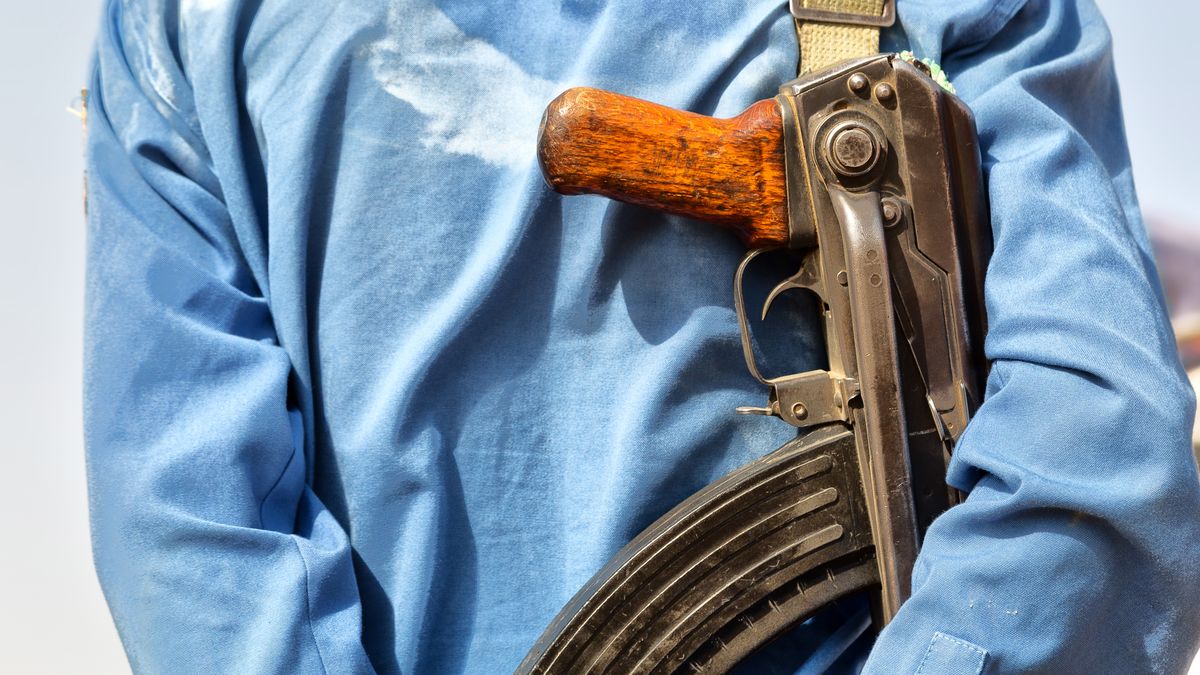 Vláda Sierry Leone vyhlásila zákaz vycházení po útoku ozbrojenců na sklad zbraní